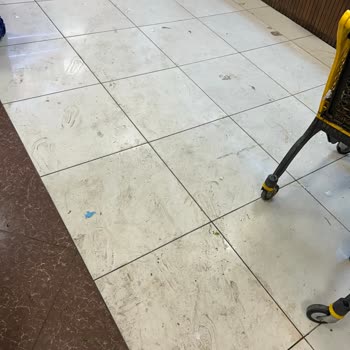 Market Şubesinde Hijyen Sorunu Ve Bozulmuş Ürün Satışı