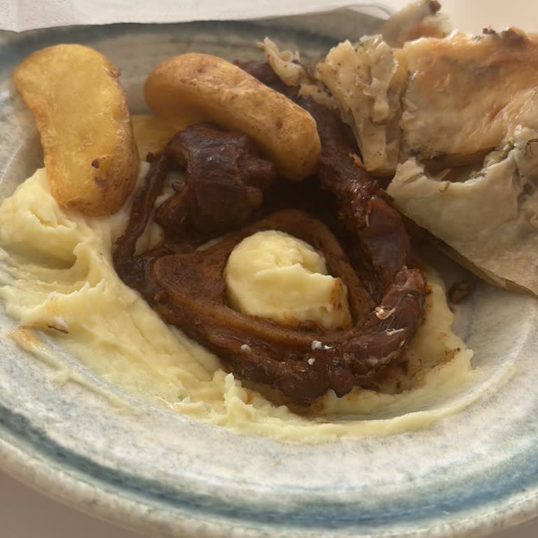 Sibyl Hotel Erythrai By Muup Vaat Edilen Hizmetler Yok, Hijyen Sorunları Var