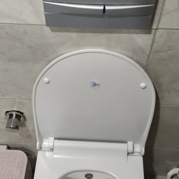 Yeni Tuvaletten Sürekli Su Sızıntısı: Hayal Kırıklığı