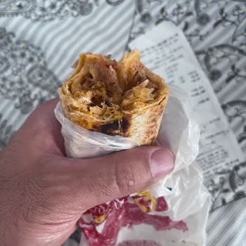 Dönerde Tavuk Tüyü Ve Teleği Çıkması, Şube Yetkilisinin İlgisizliği