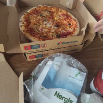 Bol Malzemos Pizza Beklerken Malzemesiz Pizza Şoku