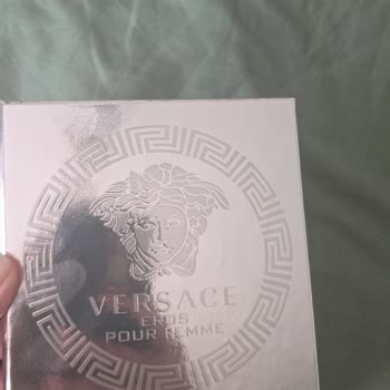 Aldığım Versace Parfüm Kokusuz Ve Kalıcı Değil, İade Kabul Edilmiyor