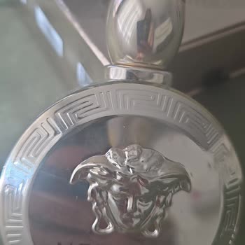 Aldığım Versace Parfüm Kokusuz Ve Kalıcı Değil, İade Kabul Edilmiyor