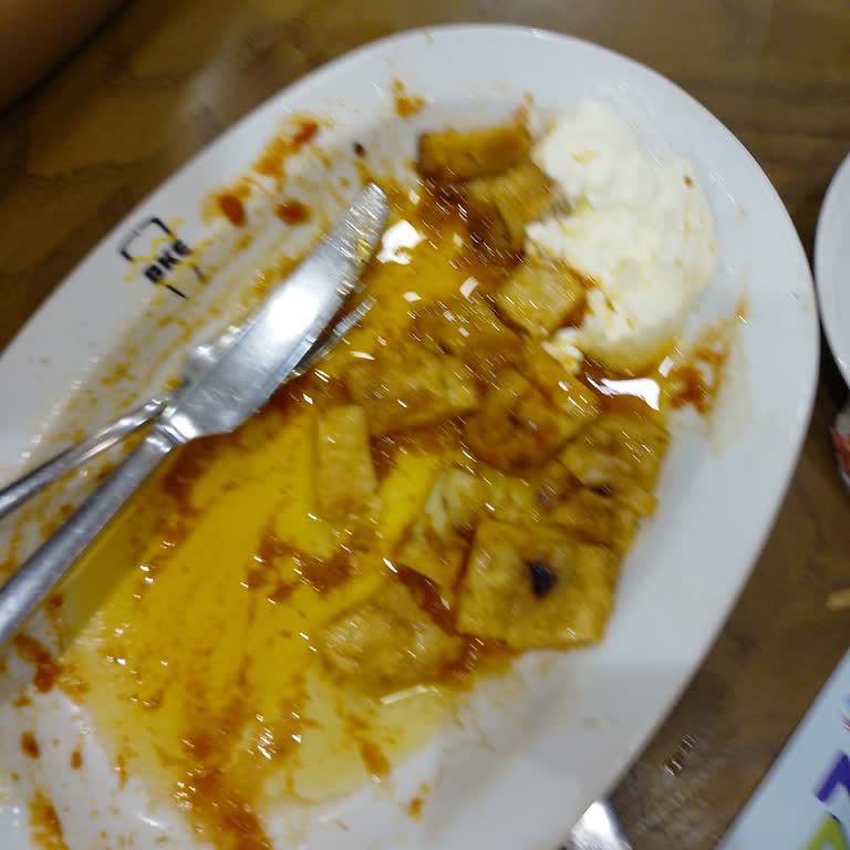 Kahramanmaraş Bursa Kebab Evinde Bayat Ekmek Ve İlgisizlik Şikayeti