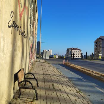 Kaldırımı İşgal Eden Levhalar Yayaları Mağdur Ediyor