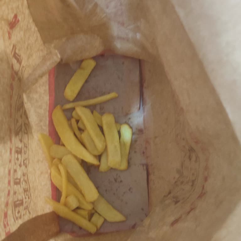 Soğuk Ve Az Gelen Hamburger Menüsü Siparişim Hayal Kırıklığı Yarattı