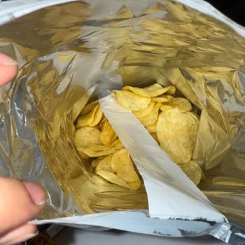 Lays Cips Paketinden Saç Çıkması Şoku