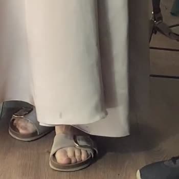 Siparişler Zamanında Teslim Edilmedi, Elbiseler Kusurlu Ve Özür Dilenmedi