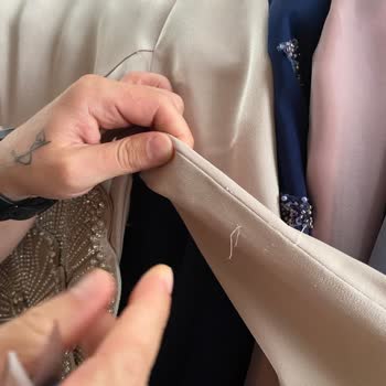 Siparişler Zamanında Teslim Edilmedi, Elbiseler Kusurlu Ve Özür Dilenmedi