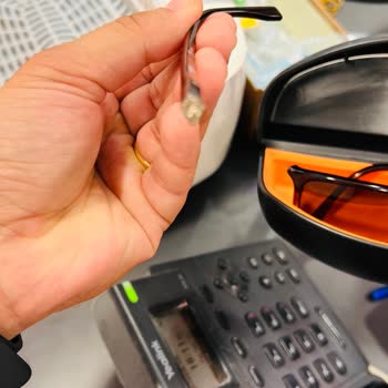 Gözlük Tamiri Sırasında Kırıldı, Belirsizlik Yaşıyorum