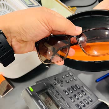 Gözlük Tamiri Sırasında Kırıldı, Belirsizlik Yaşıyorum