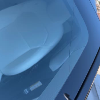 Tesla Model Y'nin Ön Camı Kendiliğinden Çatladı: Kronik Soruna Çözüm Bekliyorum