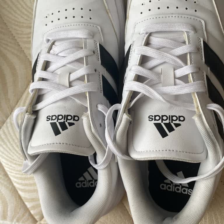 Adidas Ayakkabı Üretim Hatası Nedeniyle Ciddi Ayak Sağlığı Sorunu Yaşadık