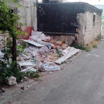 Boşaltılan Bina Nedeniyle Çevre Kirliliği Ve Sağlık Sorunları Artıyor