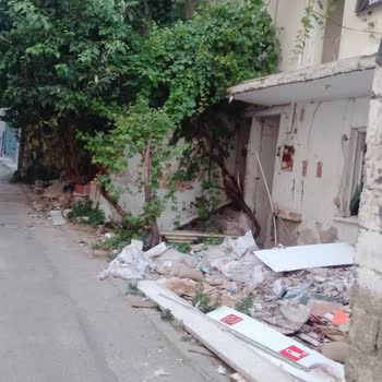 Boşaltılan Bina Nedeniyle Çevre Kirliliği Ve Sağlık Sorunları Artıyor