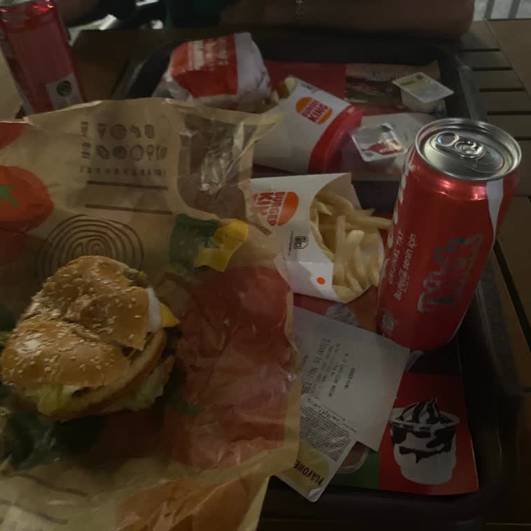 Çeşme Burger King Şubesinde Soğuk Ve Eksik Servis