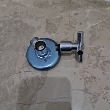 Aldığım Musluklar Patladı Evimi Su Bastı, 12 Gündür Çözüm Bekliyorum