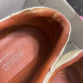 Aldığım Ayakkabıda Renk Geçişi Ve Çatlaklar, Çözüm Sunulmadı