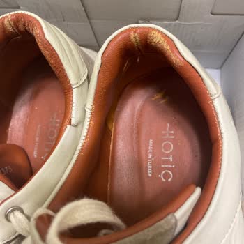 Aldığım Ayakkabıda Renk Geçişi Ve Çatlaklar, Çözüm Sunulmadı