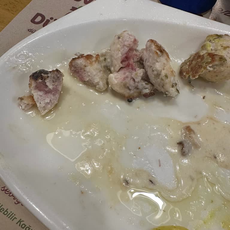 Çiğ Tavuk Ve Uzun Bekleme Süresiyle Yaşanan Olumsuz Deneyim