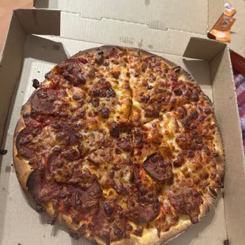 Sipariş Ettiğimiz Pizza Sert Ve Yenmeyecek Kadar Kötüydü