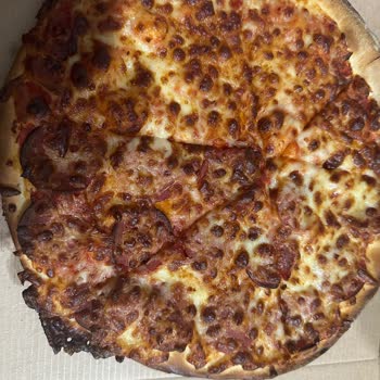 Sipariş Ettiğimiz Pizza Sert Ve Yenmeyecek Kadar Kötüydü