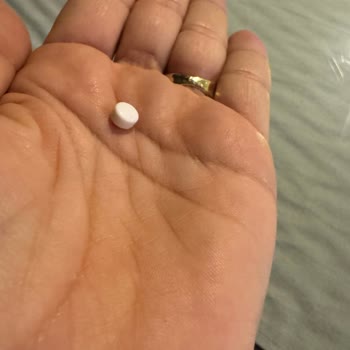 Haribo Şeker Paketinden Çıkan Bilinmeyen Hap Şeklindeki Sert Maddeler