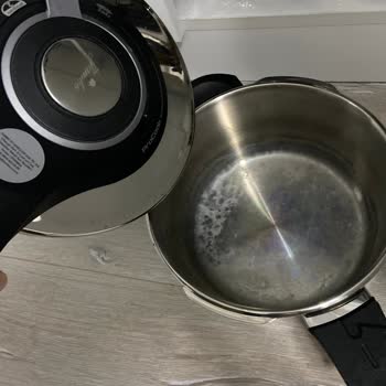 Jumbo Çelik Tencere Ve Düdüklü Set İlk Kullanımda Karardı