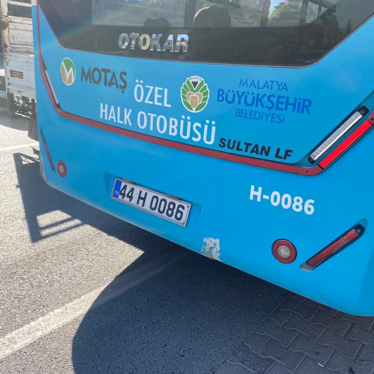 11/A Hattında Yoğun Saatte Küçük Otobüs Ve İlgisiz Şoför Sorunu