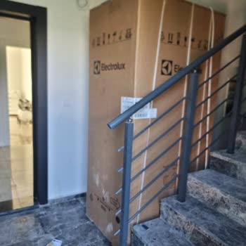 Teknosa Aldığım Tüm Mallar Hasarlı Ve Kargo Teslimatı Dış Kapıya Bırakıp Gidiyorlar