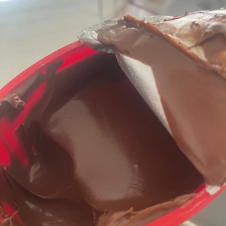 Aldığım Çokokrem Kutusunun Yarısı Boş Çıktı