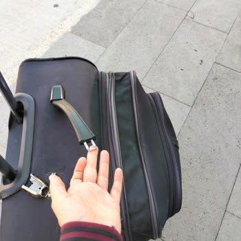 Uçuş Sonrası Valiz Tutacak Aparatının Kırılması Ve Mağduriyet