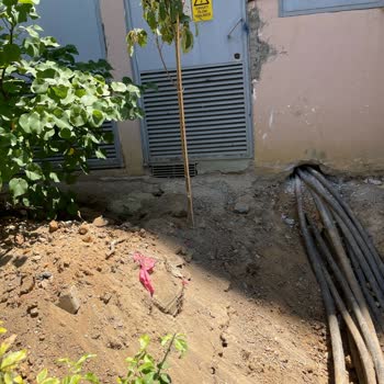 Ayedaş Çalışması Nedeniyle Apartman Girişinde Güvenlik Ve Düzen Sorunu
