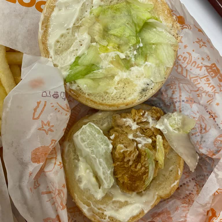 Hamburgerde Eksik Tavuk Ve Kalitesiz Hizmet Deneyimi