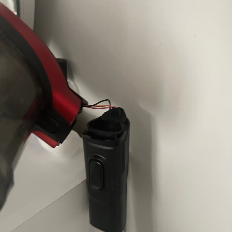 Garantisi Devam Eden Süpürge Kullanmadan Kırıldı