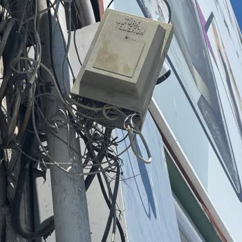 Açık Kutu Ve Kablolar Nedeniyle 2 Haftadır İnternetimiz Yok