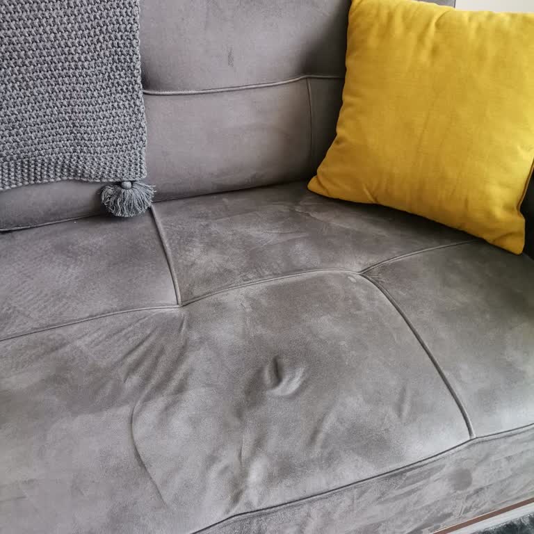 Alfemo Üçlü Koltuklarda Hızlı Kumaş Solması Ve Yıpranma Sorunu