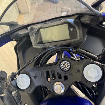Sıfır Yamaha R25'te Kronik Ön Cam Zırıltısı Mağduriyeti