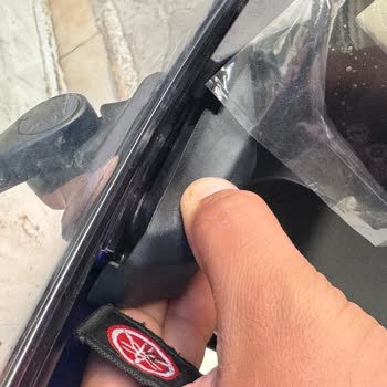 Sıfır Yamaha R25'te Kronik Ön Cam Zırıltısı Mağduriyeti