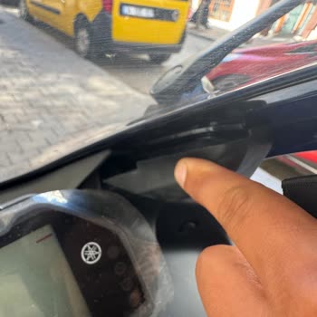 Sıfır Yamaha R25'te Kronik Ön Cam Zırıltısı Mağduriyeti