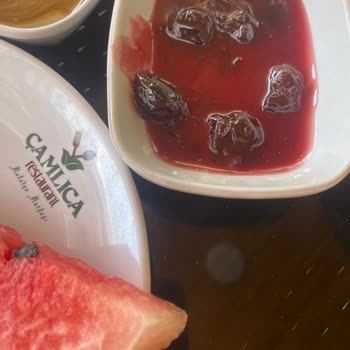 Kahvaltıda Kötü Hizmet Ve Taze Olmayan Ürünler