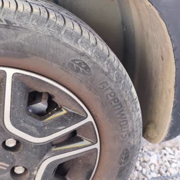 Sıfır Araçta Eski Ve Güvensiz Lastik Şoku!