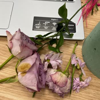 Kargo Gecikti, Çiçekler Soluk Ve Görselle Alakasız Geldi