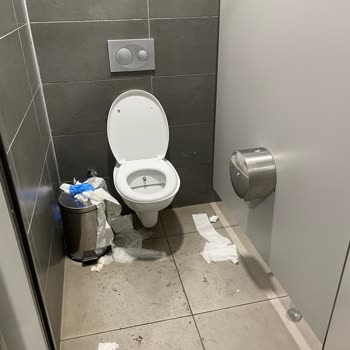 Çocuk Hastanesinde Hijyen Skandalı: Tuvaletler Ve Bebek Odaları Kullanılamaz Halde