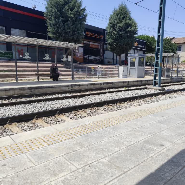 Tramvay Durağında Görevli Eksikliği Nedeniyle Kart Kontrolü Yapılmıyor