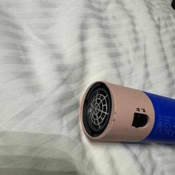 Dyson Airwrap Lackablösung am Gerät ohne Sturz, keine Lösung vom Kundenservice