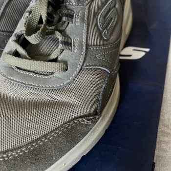 I Experienced Sole and Seam Splitting on Skechers Skech-Air Court Shoes After Light Use