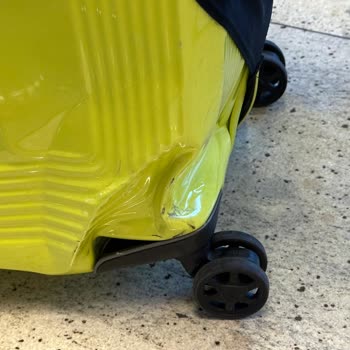 Ajet Havayolu Kırılan Valizim İçin Yetersiz Tazminat Teklifiyle Mağdur Etti