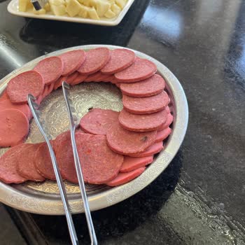 Ayvalık Beach Otel'de Hayal Kırıklığı: Hijyen, Hizmet Ve İletişim Sorunları