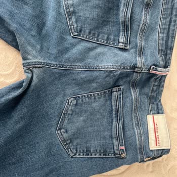 Mavi Pantolon Kısa Sürede Renk Attı Ve Yırtıldı, Kalite Düşüşü Yaşanıyor